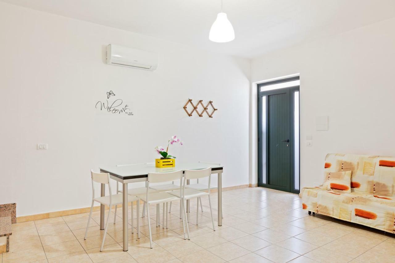 Focallo Seaside Holiday Flat ซานตามาเรีย เดล โฟกัลโล ภายนอก รูปภาพ